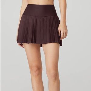 alo yoga grand slam tennis skirt/skort size small in “raisin”